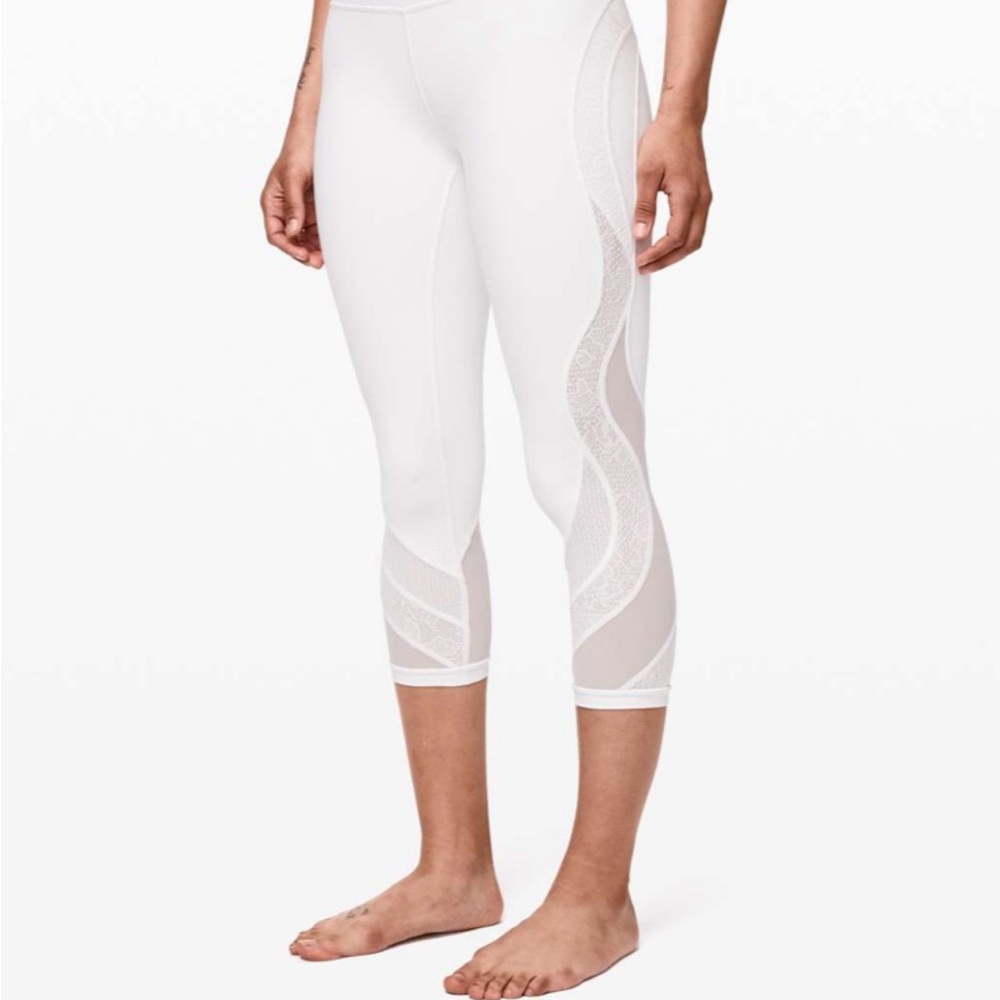 Lululemon,Wunder Under HR Crop 21” Lace 🤍
Size 6